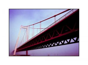 Emmericher Rheinbrücke im Nebel